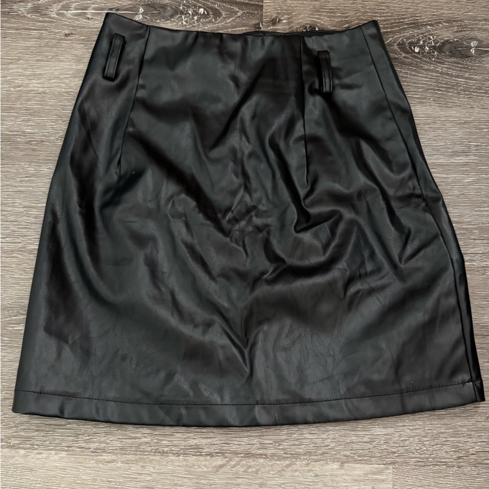 Black Zipper Faux Leather Skirt (XXS) - Picture 2 of 4